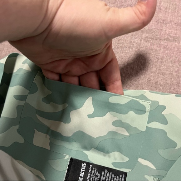 PINK Victoria's Secret sage Green Camouflage Leggings Size XXL Like New Athletic - Picture 6 of 7